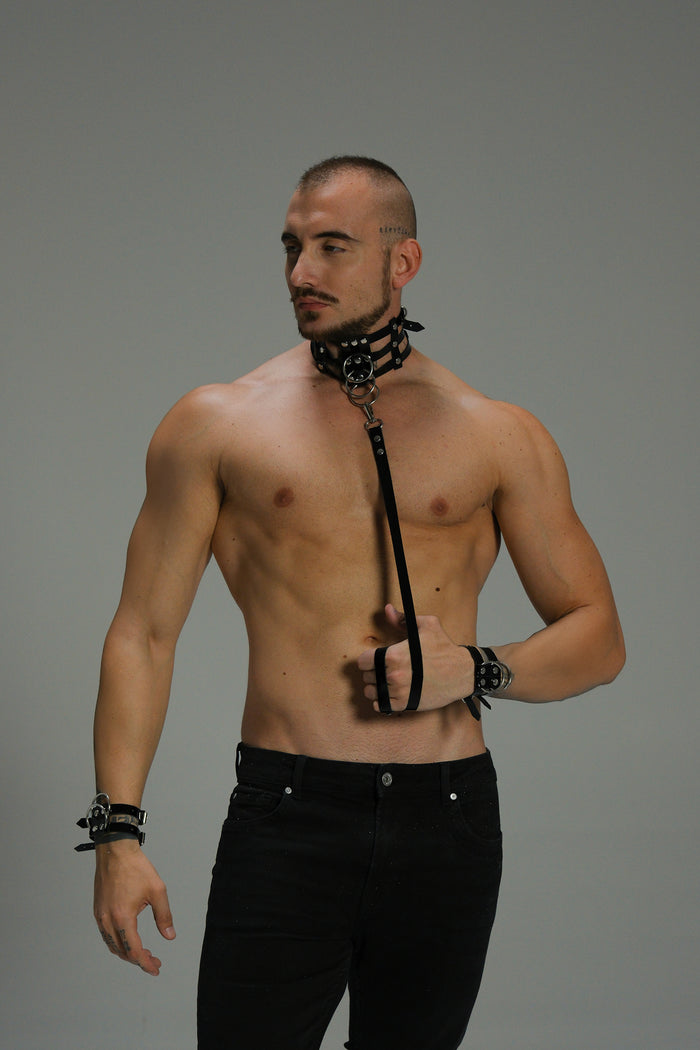 Maison Appetit – Glossy Leather Collar, Wrist Cuffs & Long Lead Bondage Set (view 1)