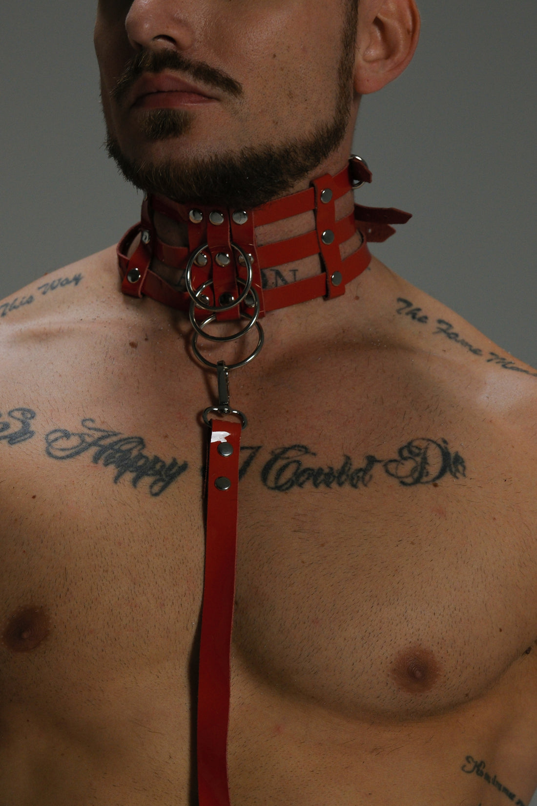 Maison Appetit – Glossy Leather Collar, Wrist Cuffs & Long Lead Bondage Set (view 13)